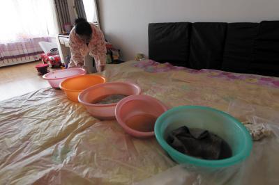 商洛楼上漏水，住户失联，小区没物管，业主维权难！律师来支招……
